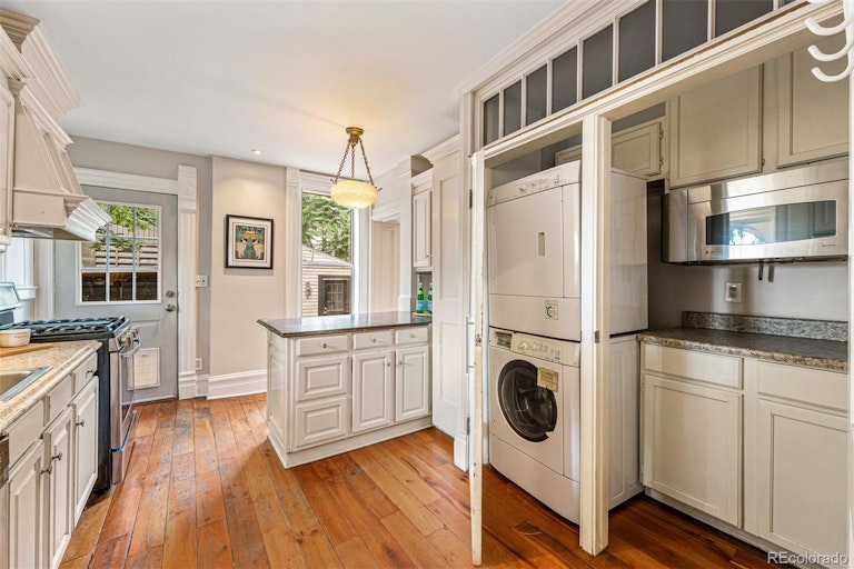 Photo 17 of 40 - 2917 Glenarm Pl, Denver, CO 80205