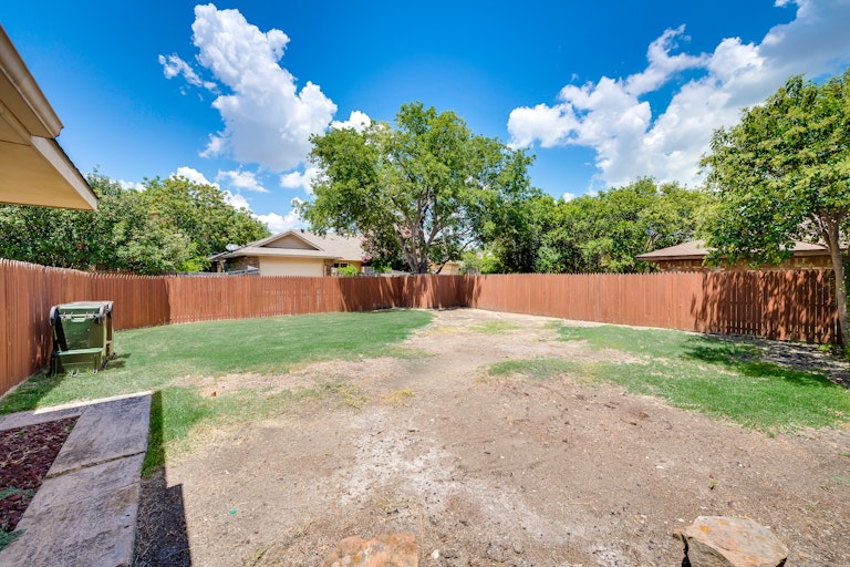 Photo 24 of 26 - 2805 Teakwood Ln, Plano, TX 75075