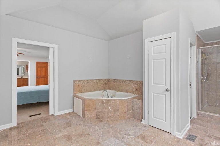 Photo 21 of 42 - 9312 N Manor Dr, Zebulon, NC 27597