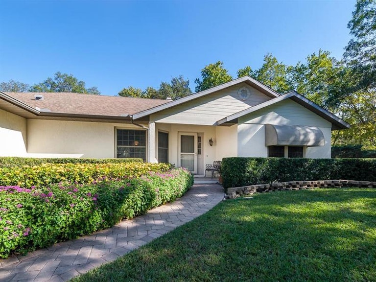 Photo 2 of 25 - 6079 Ravenwood Dr, Sarasota, FL 34243