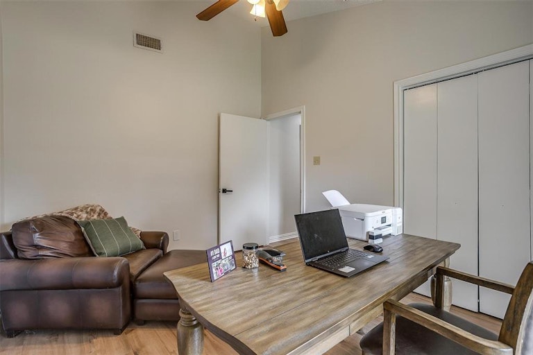 Photo 20 of 40 - 312 Emerald Ct, Burleson, TX 76028