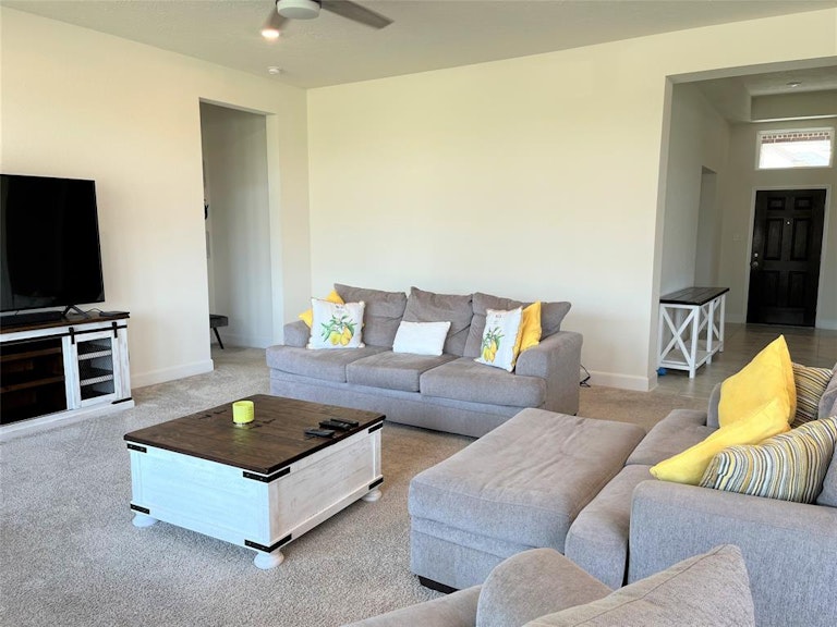 Photo 4 of 12 - 15703 Easton Gate Ln, Houston, TX 77044