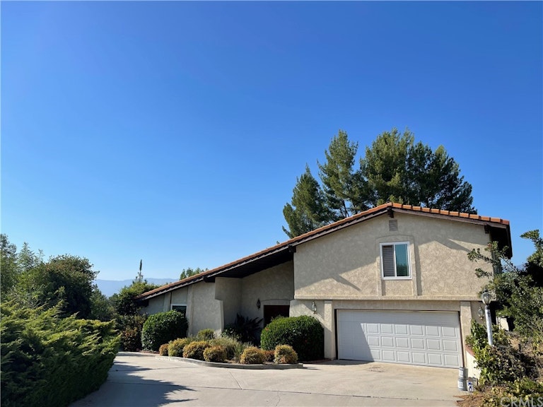 Photo 2 of 44 - 12831 Miradero Pl, Redlands, CA 92373
