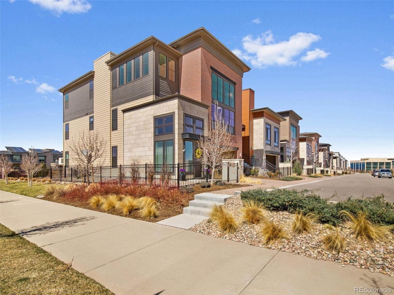 Photo 3 of 40 - 10165 Bellwether Ln, Lone Tree, CO 80124