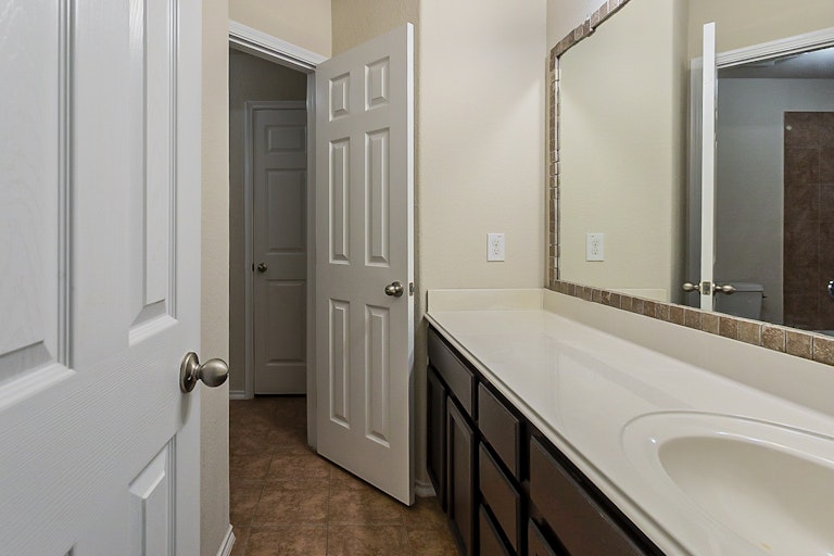 Photo 13 of 22 - 8210 Caldera Ln, Cypress, TX 77433