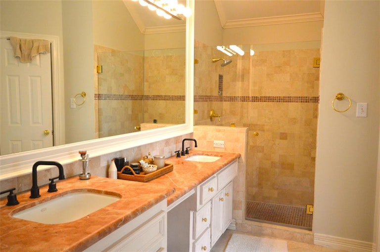 Photo 40 of 44 - 5003 Kingsland Ct, Sugar Land, TX 77479