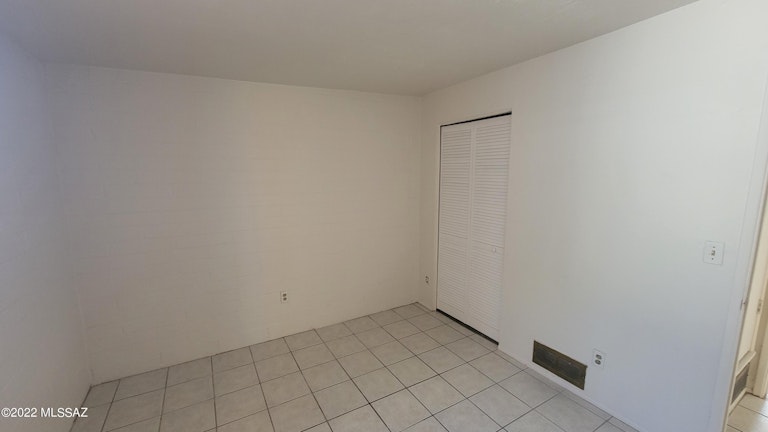 Photo 14 of 20 - 1463 W Roger Rd, Tucson, AZ 85705