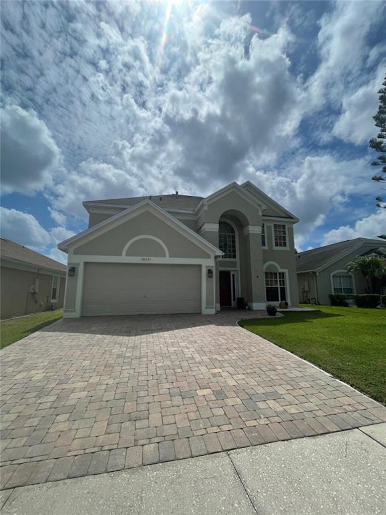 Photo 3 of 50 - 10521 Cherry Oak Cir, Orlando, FL 32817
