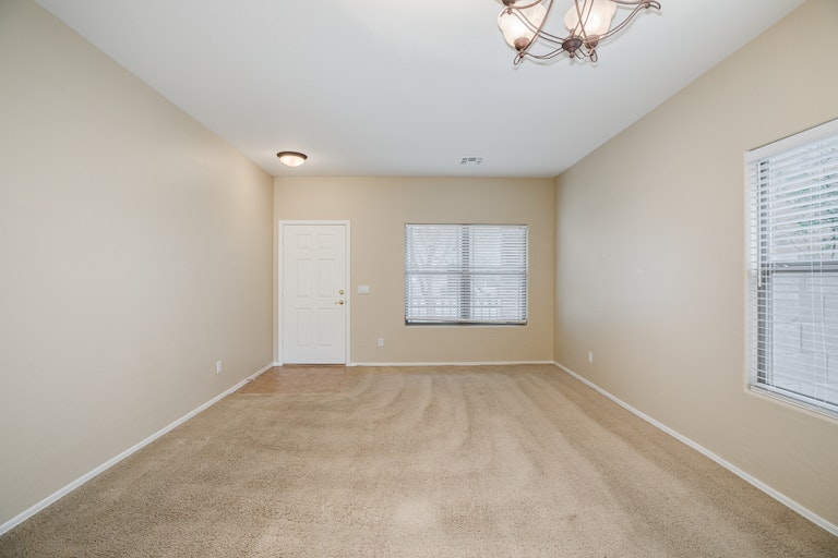 Photo 13 of 33 - 25 W Desert Vista Trl, San Tan Valley, AZ 85143