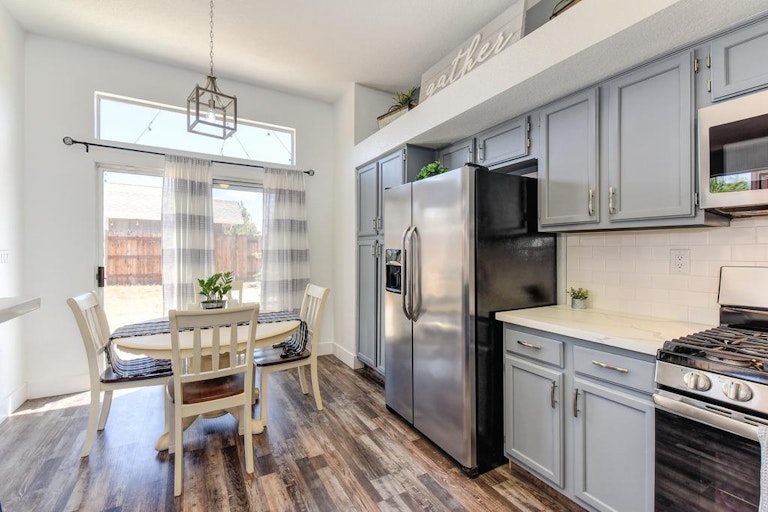 Photo 21 of 40 - 8372 Vintage Park Dr, Sacramento, CA 95828