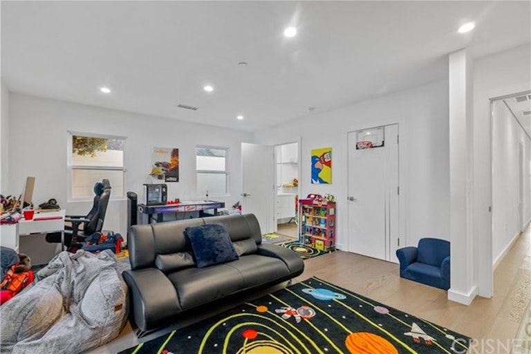 Photo 23 of 58 - 5008 Strohm Ave, North Hollywood, CA 91601