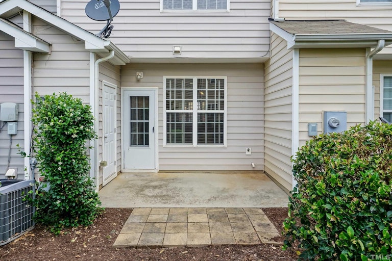 Photo 18 of 21 - 895 Cupola Dr, Raleigh, NC 27603