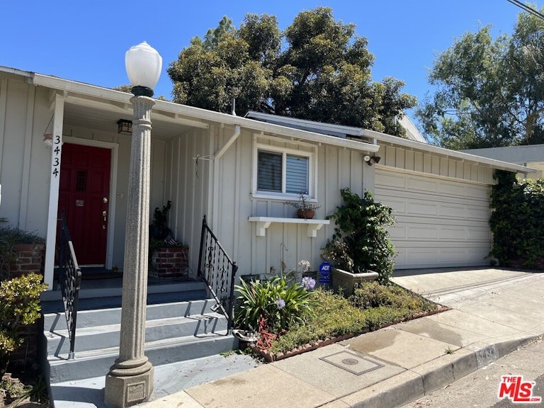 Photo 1 of 18 - 3434 Blair Dr, Los Angeles, CA 90068