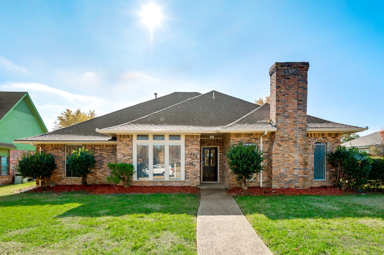 Photo 1 of 27 - 1528 Springtree Cir, Richardson, TX 75082