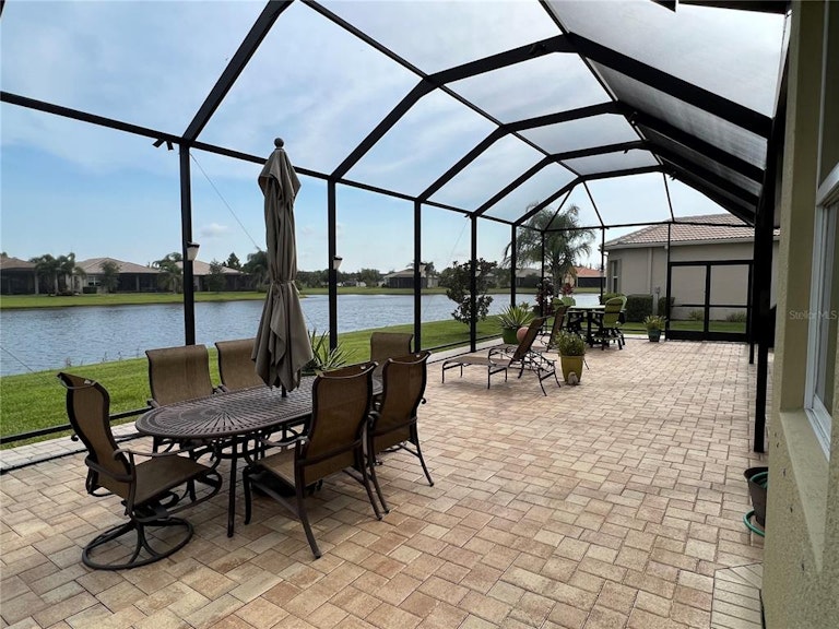 Photo 1 of 40 - 15917 Cape Coral Dr, Wimauma, FL 33598