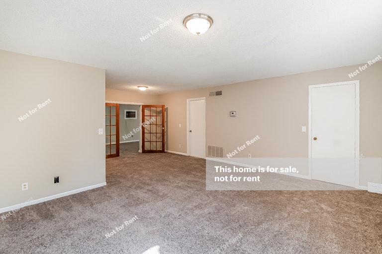 Photo 3 of 25 - 8415 Frost St N, Jacksonville, FL 32221