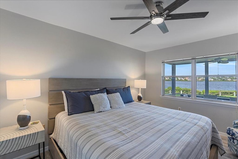 Photo 16 of 44 - 1360 Siesta Bayside Dr #1360-D, Sarasota, FL 34242