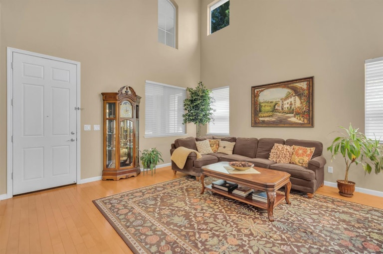 Photo 10 of 35 - 350 Westlake Dr, West Sacramento, CA 95605
