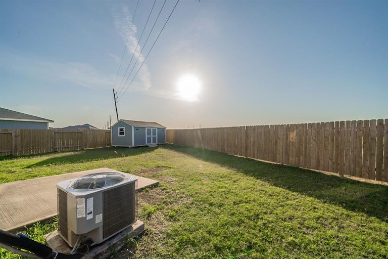 Photo 31 of 36 - 5935 Snapping Turtle Rd, Baytown, TX 77523