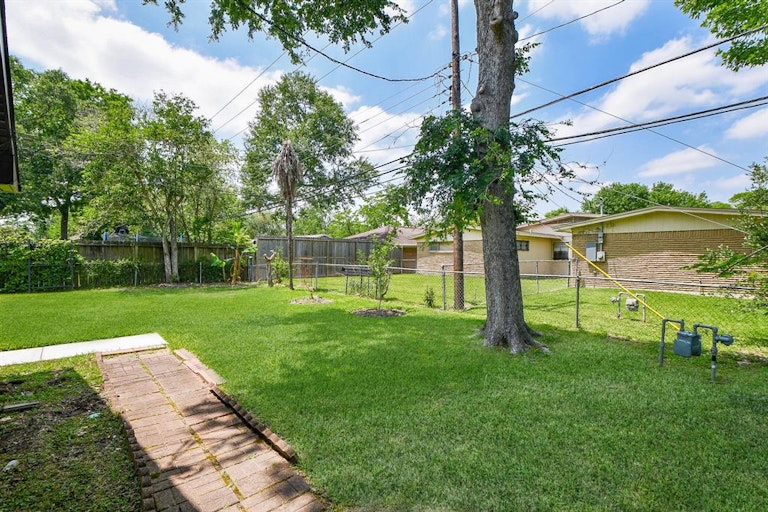 Photo 45 of 49 - 5402 Rutherglenn Dr, Houston, TX 77096