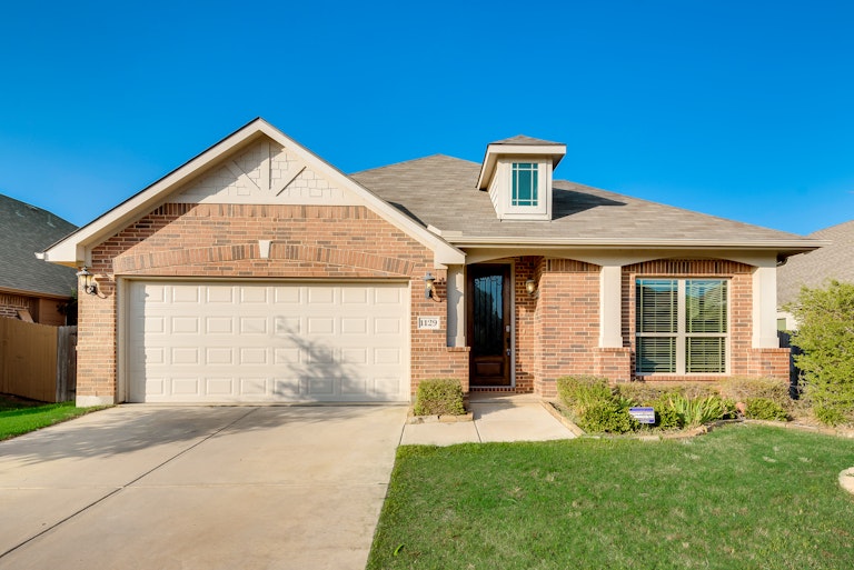 Photo 1 of 37 - 1129 Longhorn Dr, Aubrey, TX 76227