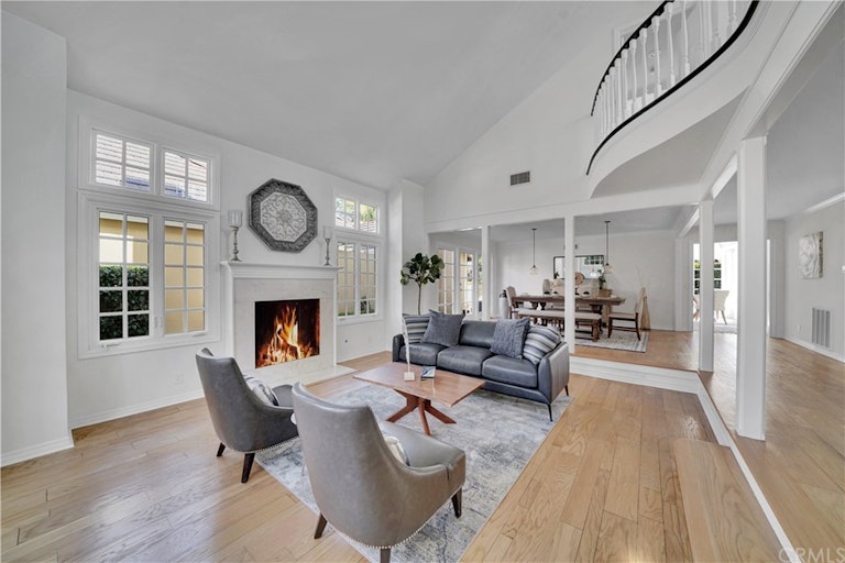 Photo 5 of 47 - 19365 Woodlands Dr, Huntington Beach, CA 92648
