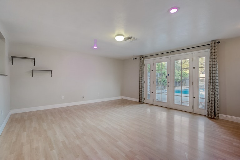 Photo 6 of 32 - 8146 Lichen Dr, Citrus Heights, CA 95621