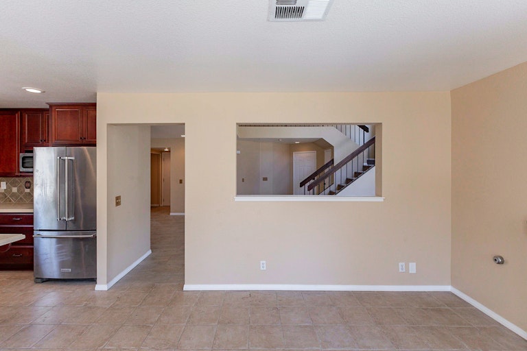 Photo 9 of 24 - 15641 Coventry Ln, Fontana, CA 92337