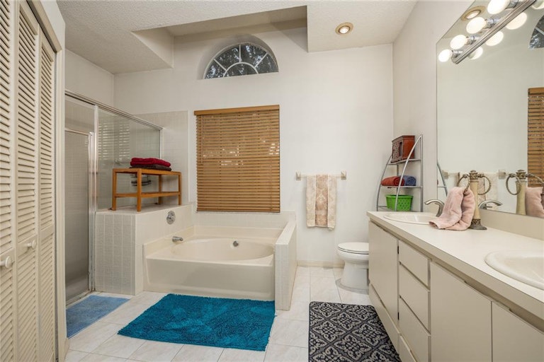 Photo 6 of 36 - 3213 Centerwood Dr, Tarpon Springs, FL 34688