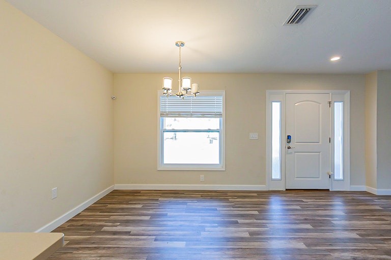 Photo 5 of 26 - 4033 Sandpointe Dr, Bradenton, FL 34205