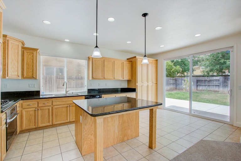 Photo 4 of 27 - 4018 Pinoche Peak Way, Rancho Cordova, CA 95742