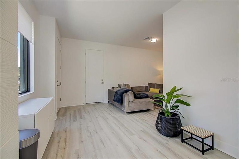 Photo 5 of 42 - 8723 Palm Ranches Pl, Tampa, FL 33614