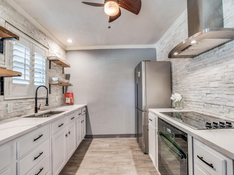 Photo 4 of 16 - 3220 Moon Dr, Mesquite, TX 75150