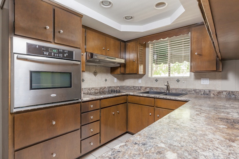 Photo 8 of 25 - 5814 W Frier Dr, Glendale, AZ 85301
