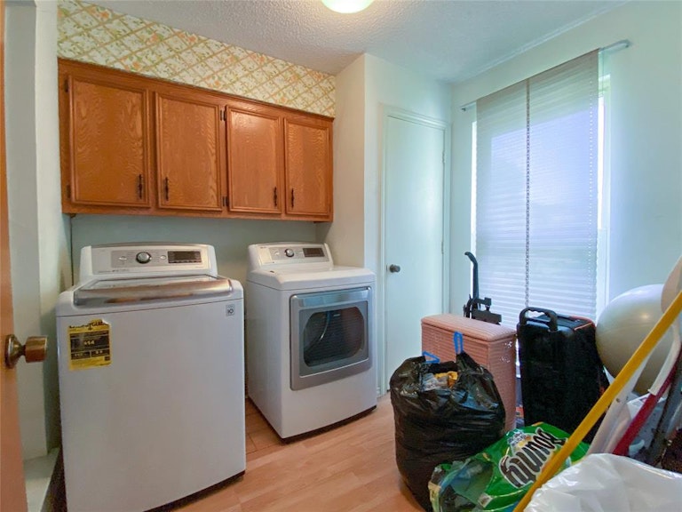 Photo 24 of 32 - 6 Briarcrest Ct, Richardson, TX 75081