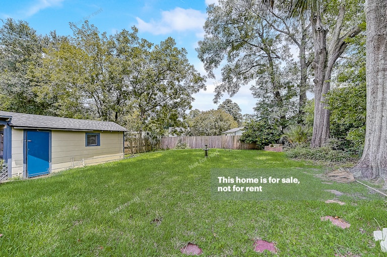 Photo 14 of 28 - 4821 Dundee Rd, Jacksonville, FL 32210