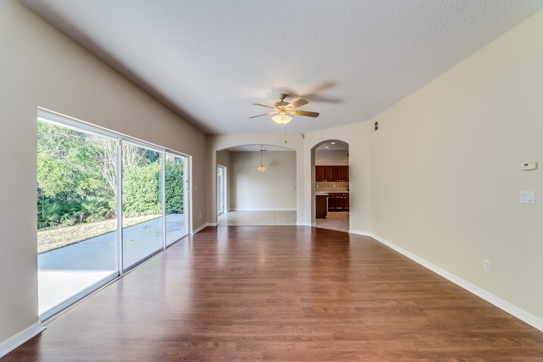 Photo 9 of 28 - 14250 Nottingham Way Cir, Orlando, FL 32828