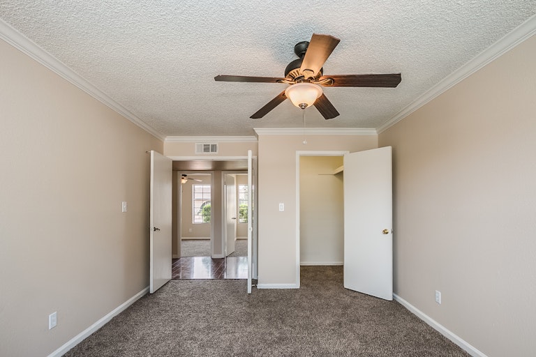 Photo 4 of 31 - 2734 W Charleston Ave, Phoenix, AZ 85053