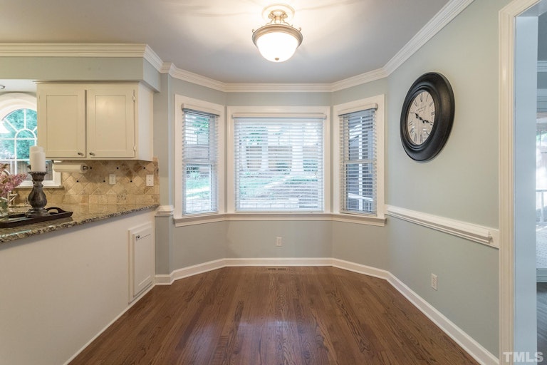 Photo 6 of 17 - 7400 Tall Oaks Ct, Raleigh, NC 27613