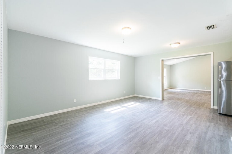 Photo 7 of 17 - 13350 Beall Ave, Jacksonville, FL 32218