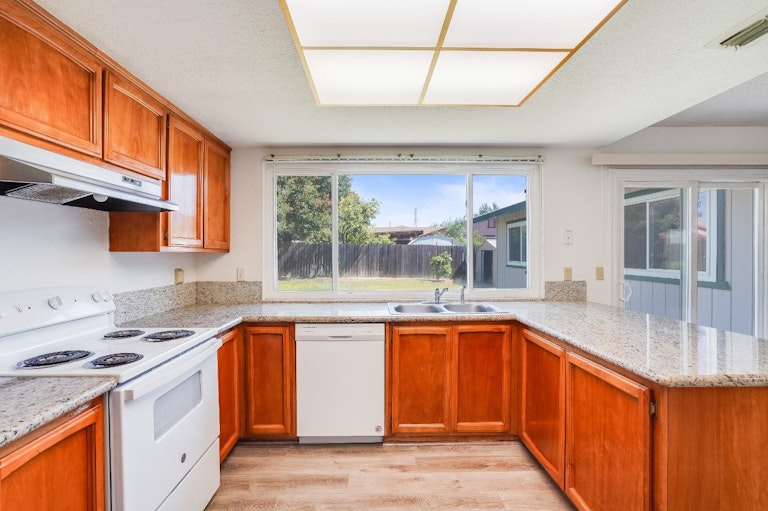 Photo 10 of 36 - 4636 Baywind Dr, Sacramento, CA 95838
