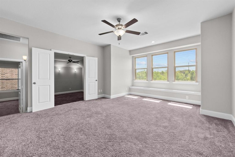 Photo 19 of 38 - 5922 Arcola Meadow Ct, Houston, TX 77059