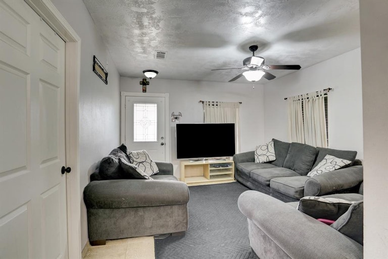 Photo 7 of 15 - 2505 N Ave, Pasadena, TX 77506