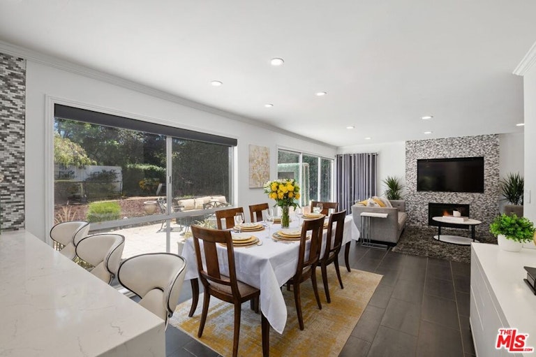 Photo 9 of 37 - 22334 Liberty Bell Rd, Calabasas, CA 91302