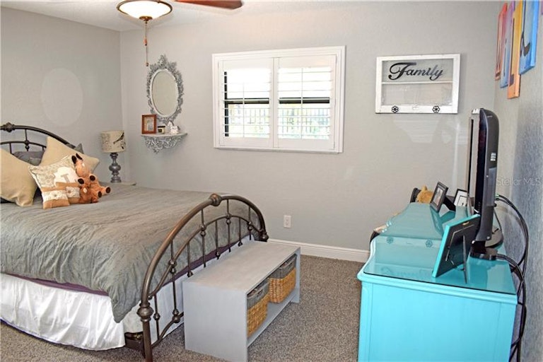 Photo 10 of 17 - 10377 Oak Leaf St, Largo, FL 33774