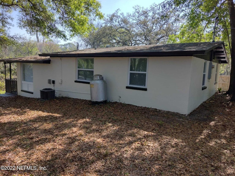 Photo 3 of 22 - 1071 Chapeau Rd, Jacksonville, FL 32211