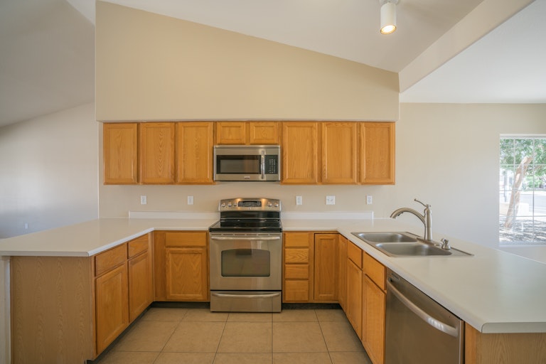 Photo 7 of 24 - 7640 W Cholla St, Peoria, AZ 85345