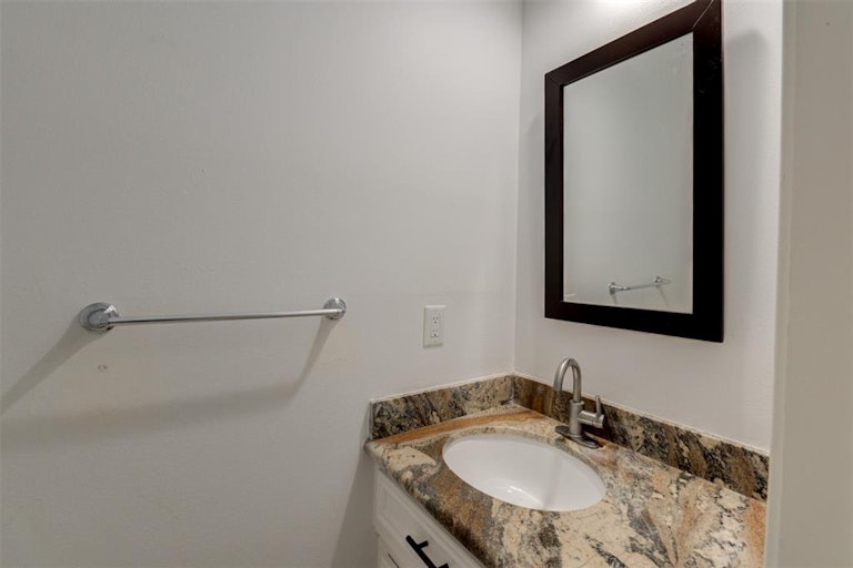 Photo 19 of 26 - 931 Daria Dr, Houston, TX 77079
