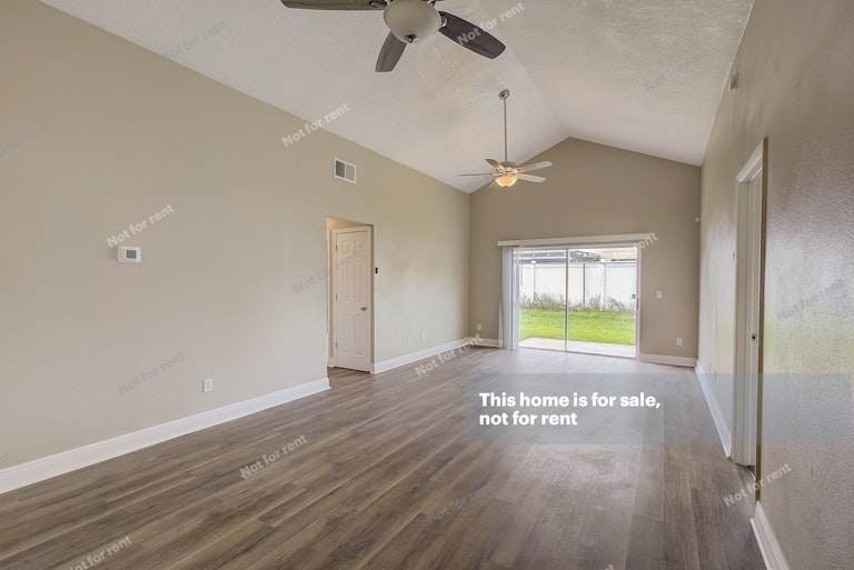 Photo 6 of 26 - 210 Pelican Ct, Kissimmee, FL 34743