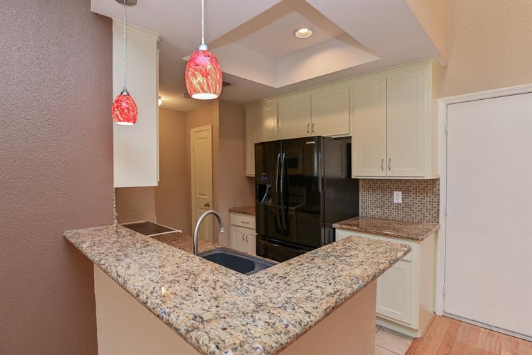 Photo 14 of 32 - 7350 Kirby Dr #37, Houston, TX 77030